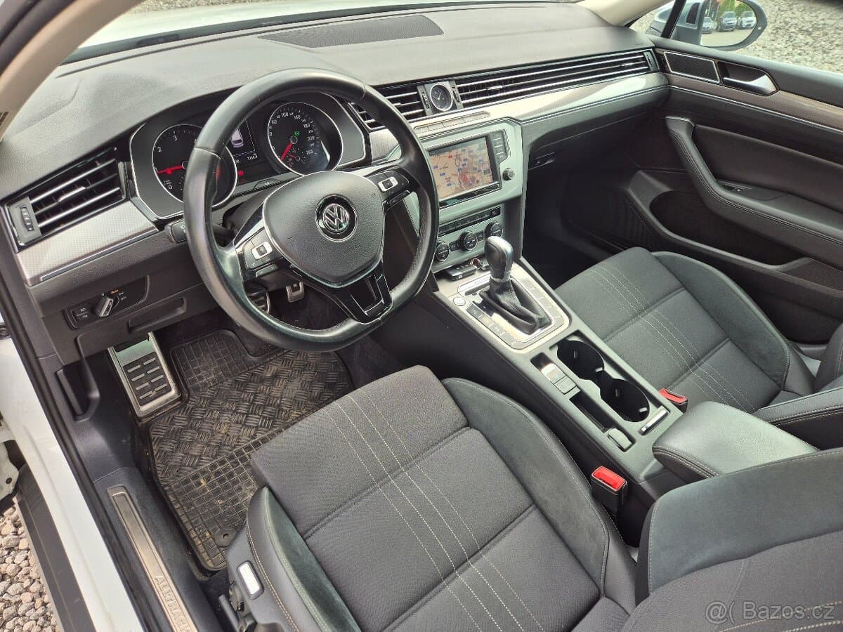 2017 Volkswagen PASSAT - 10