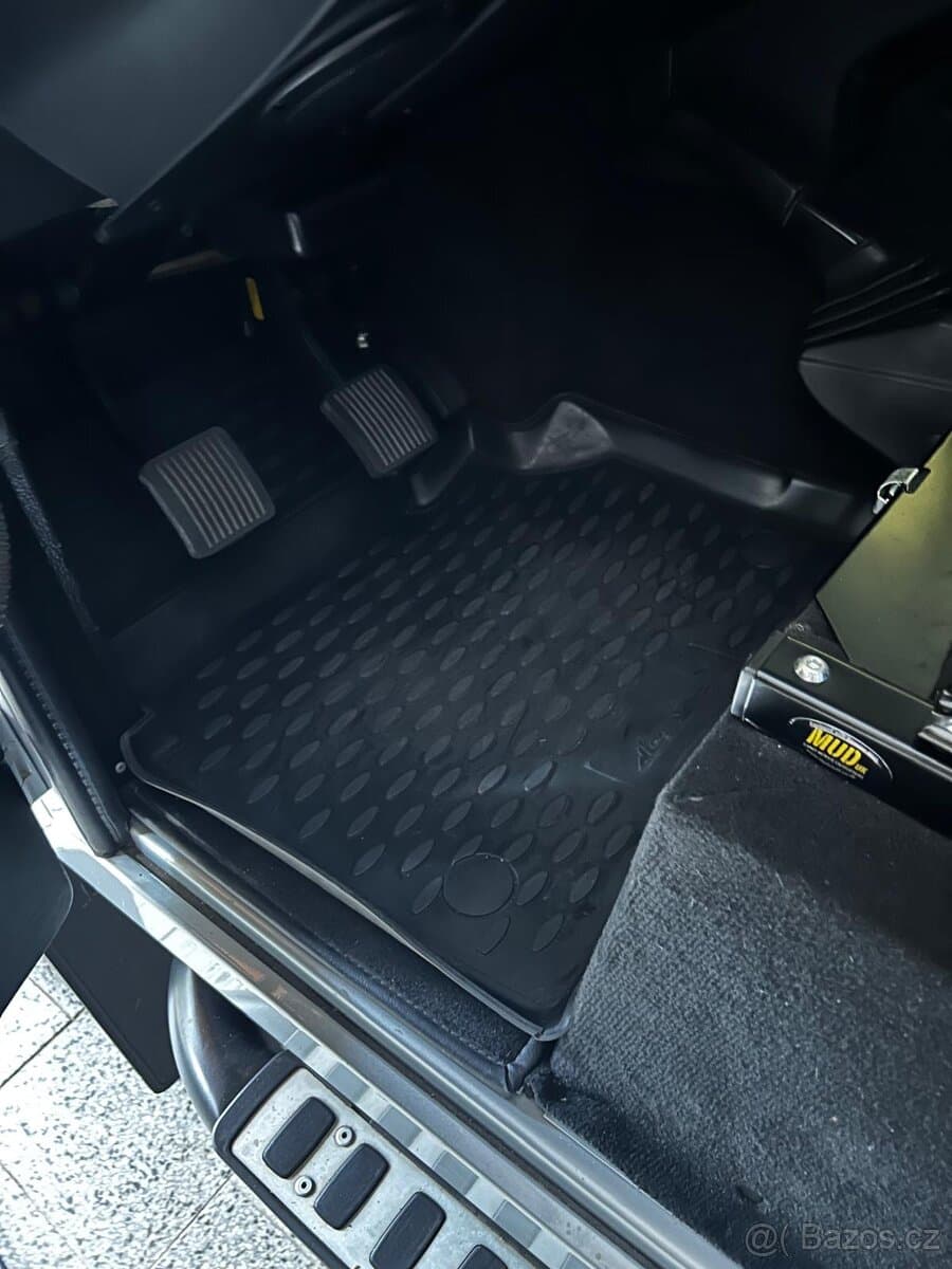 2011 Land Rover DEFENDER - 10