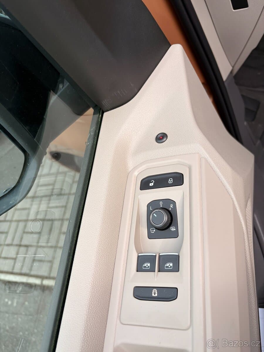 Volkswagen MULTIVAN - 10