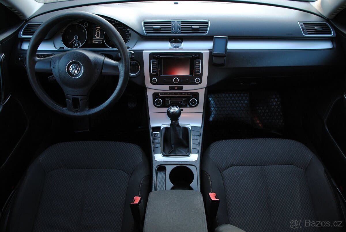 2011 Volkswagen PASSAT - 10