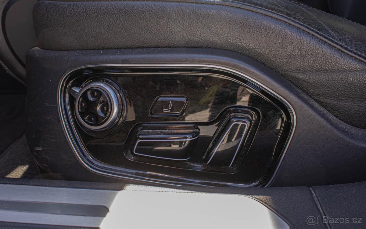 2012 Audi A8 - 10