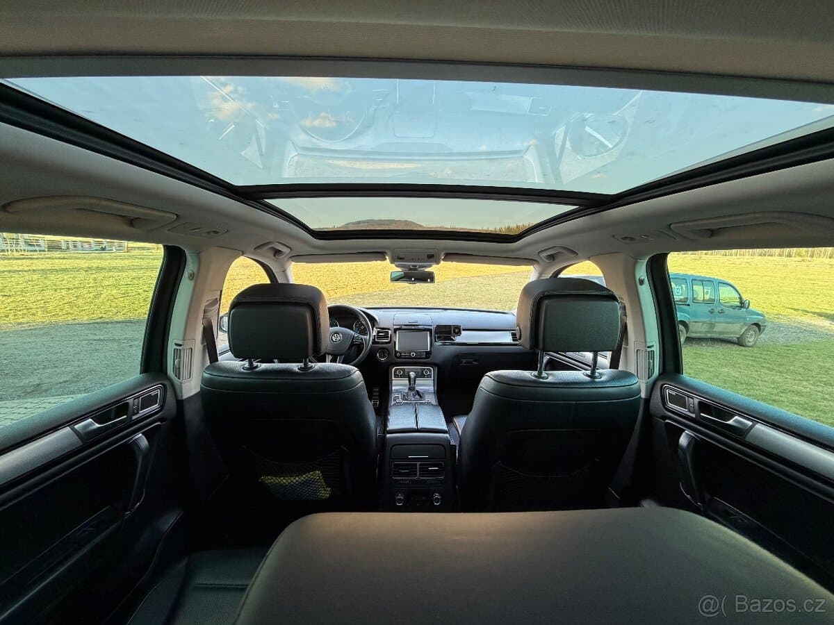 2010 Volkswagen TOUAREG - 10