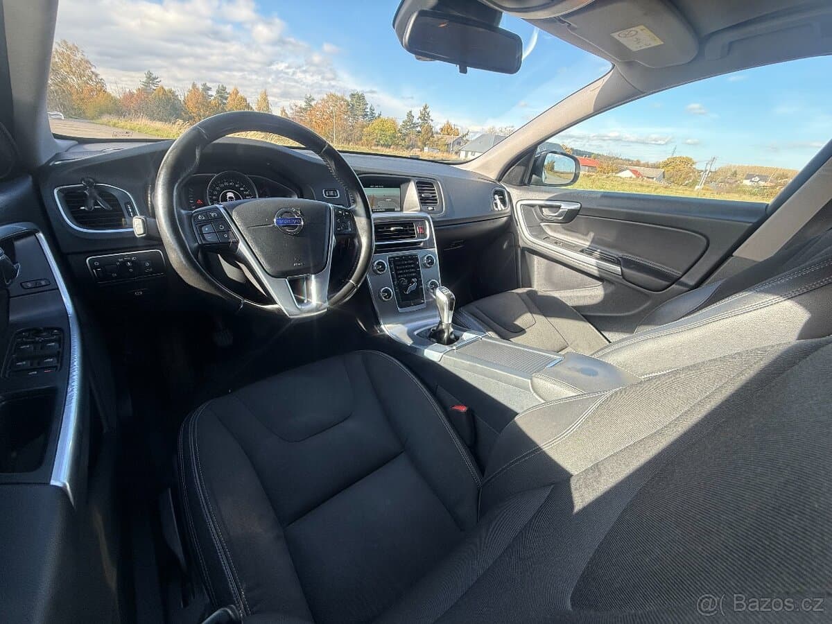 2015 Volvo V60 - 10