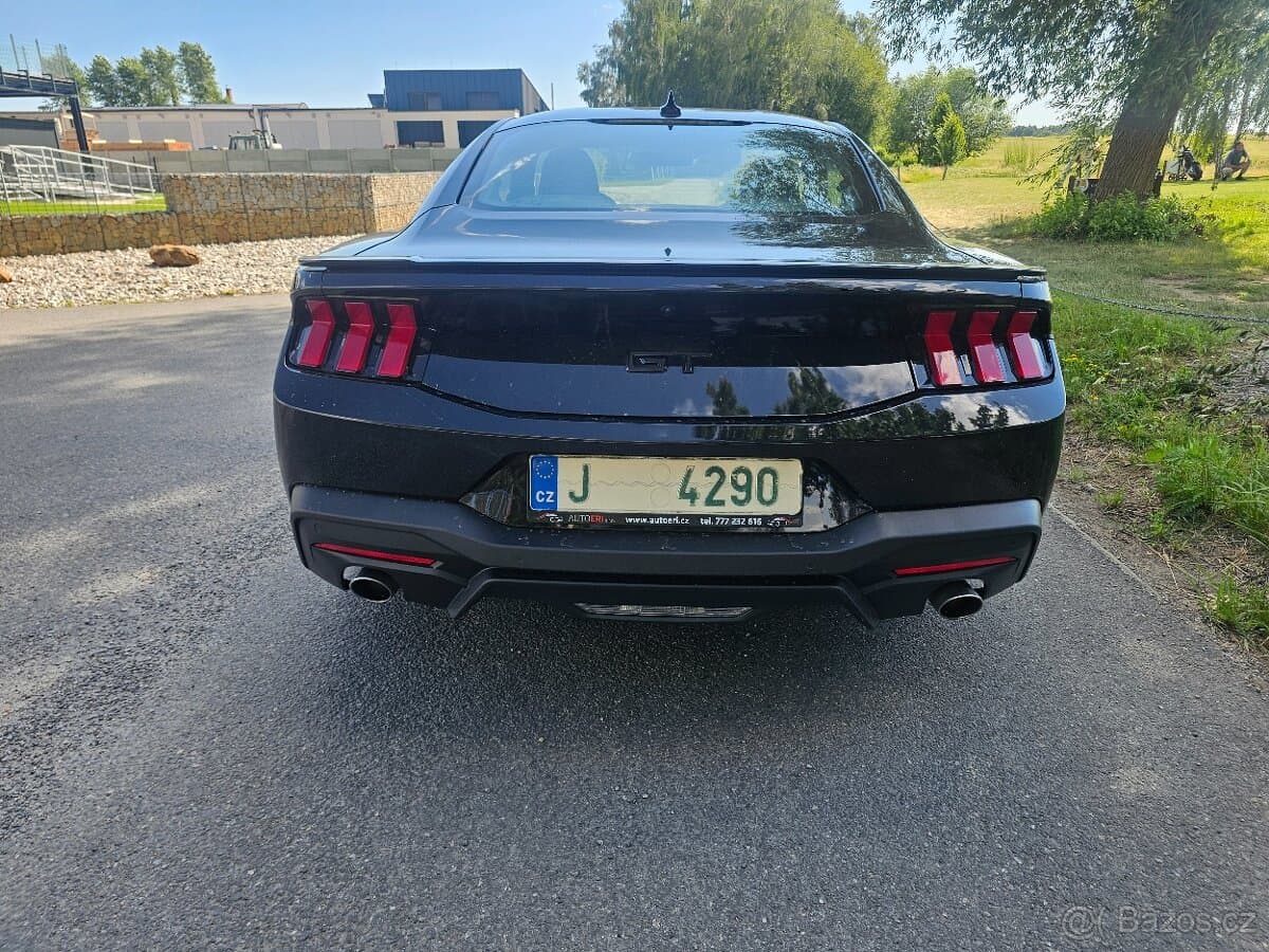2025 Ford MUSTANG - 10