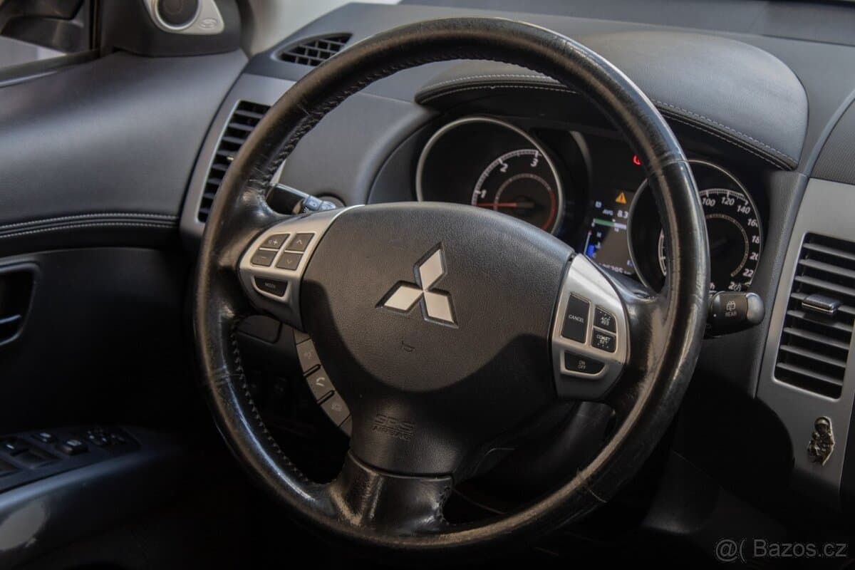 2011 Mitsubishi OUTLANDER - 10