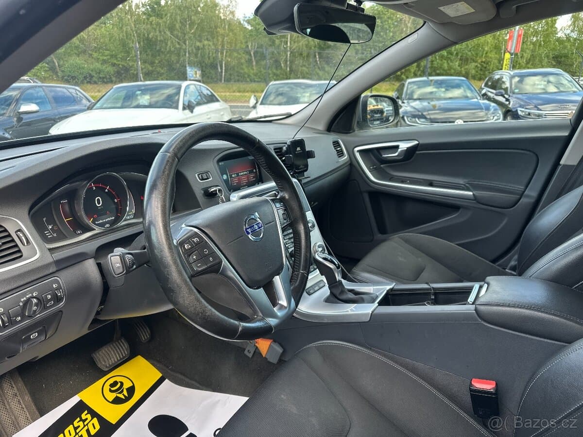 2016 Volvo V60 - 10