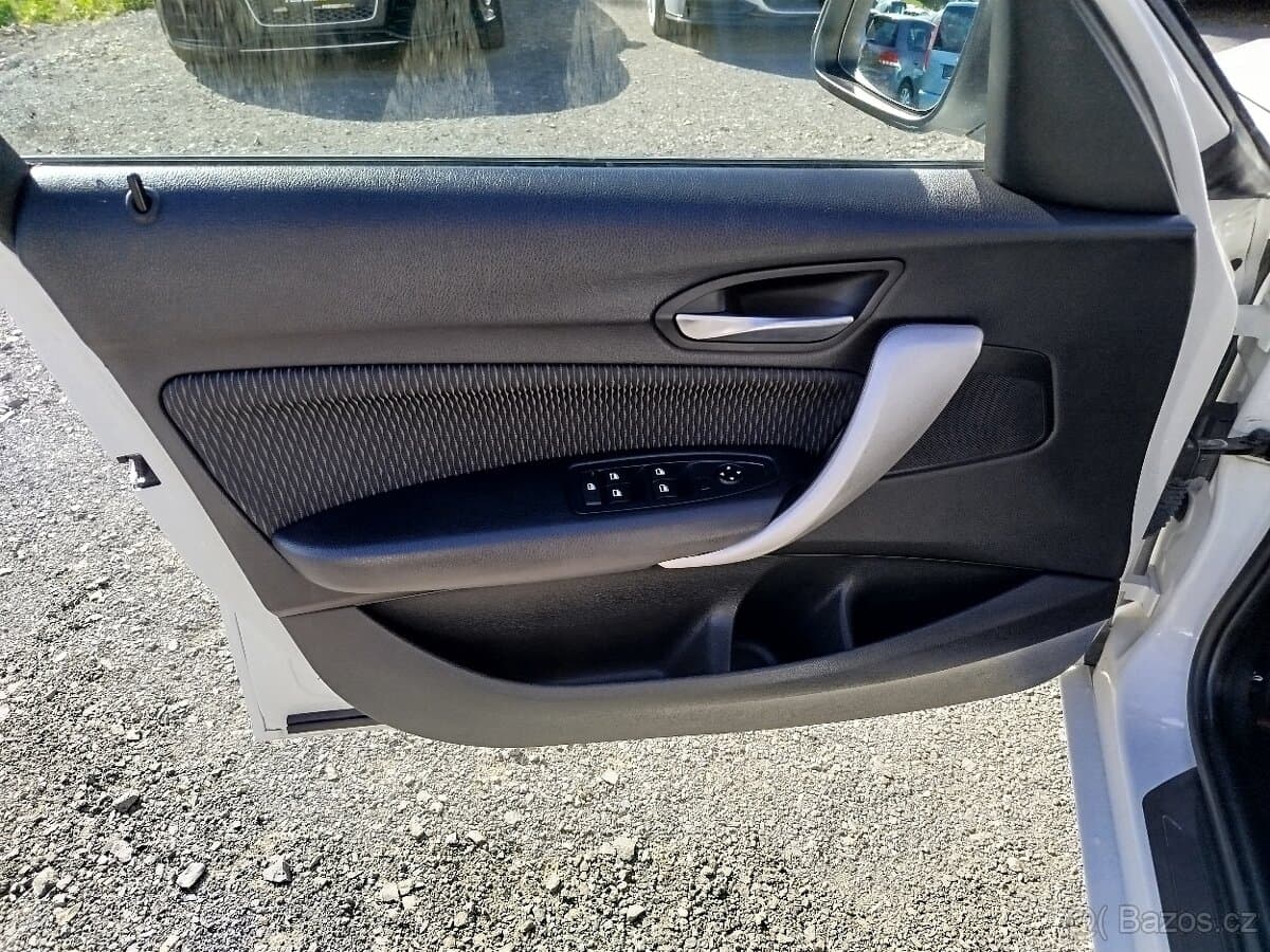 2013 BMW 1-SERIES - 10