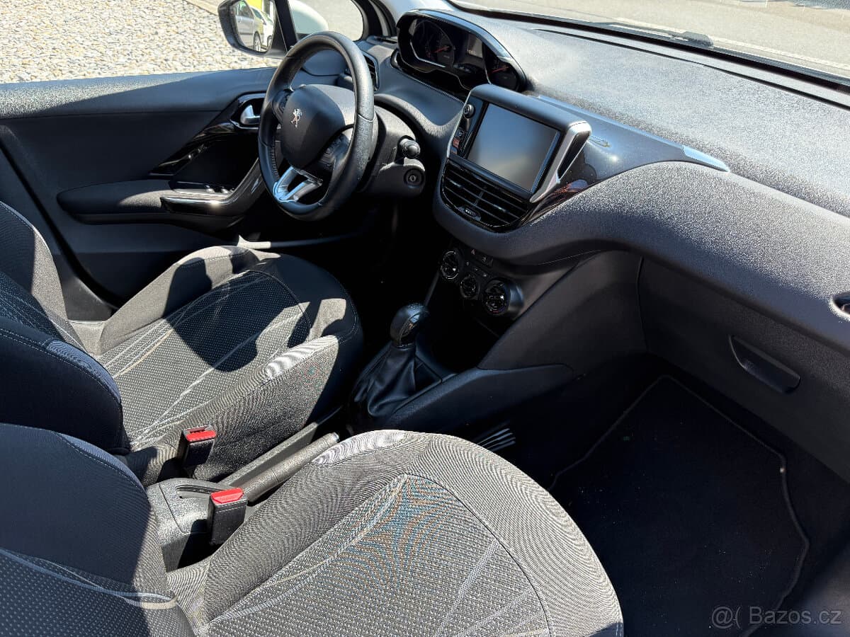 2014 Peugeot 208 - 10