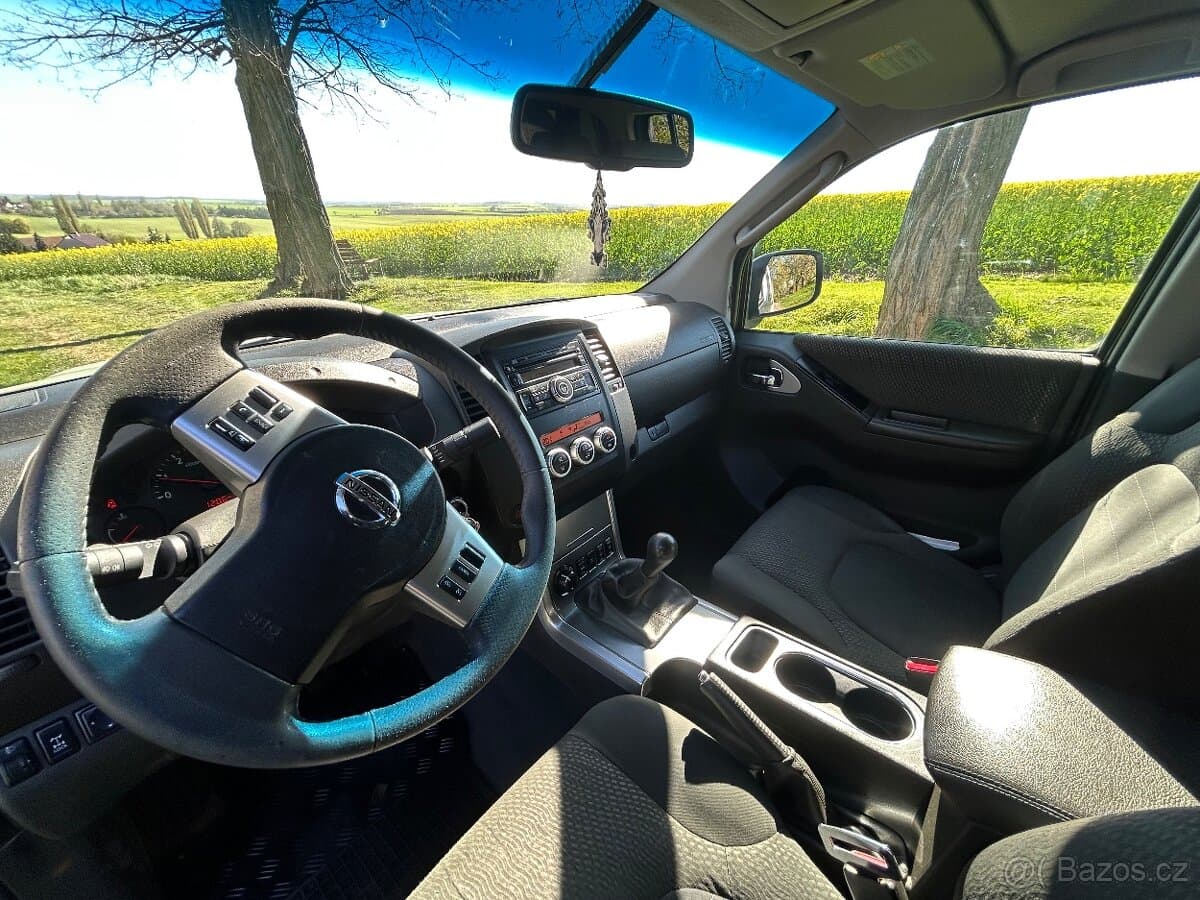 2010 Nissan NAVARA - 10