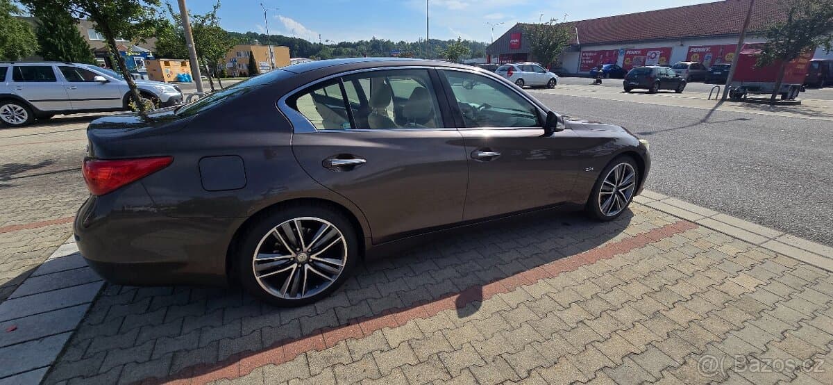 2015 Infiniti Q50 - 10