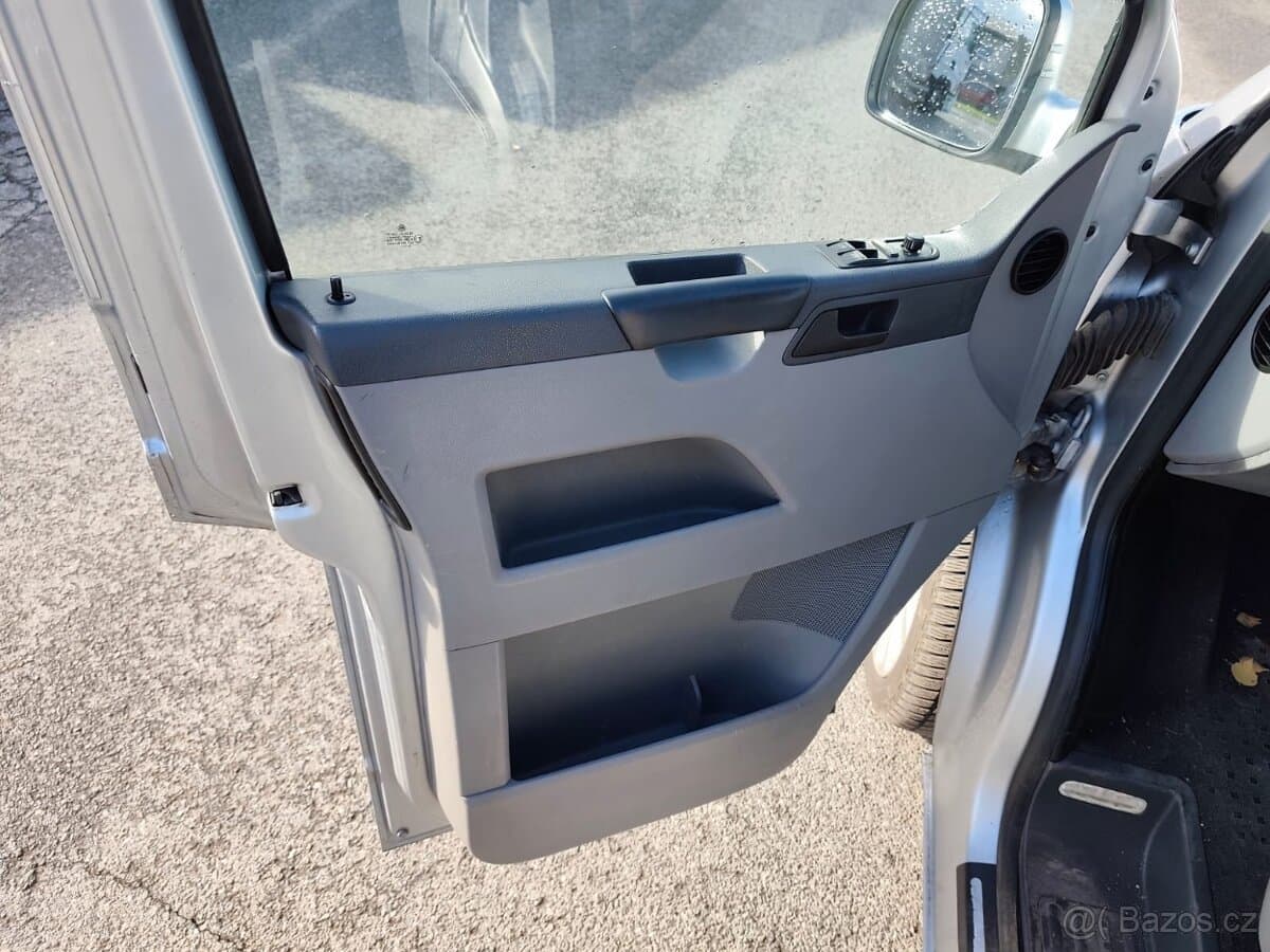 Volkswagen CARAVELLE - 10