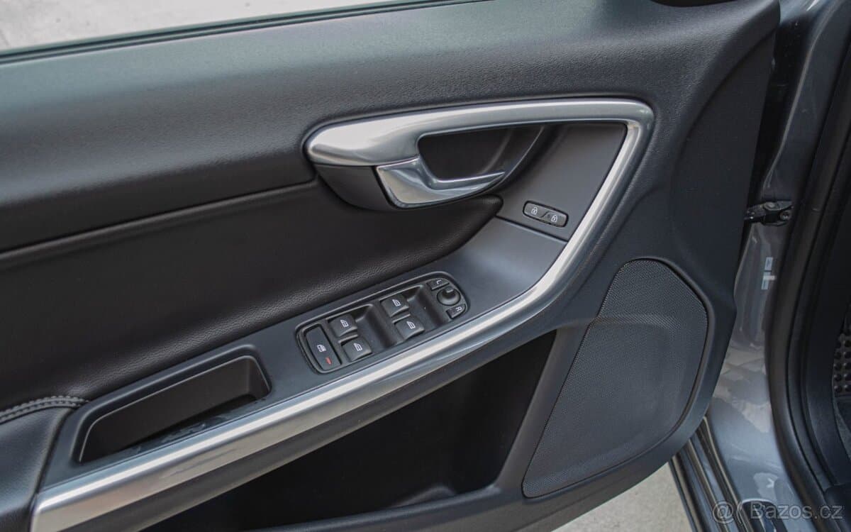 2016 Volvo V60 - 10