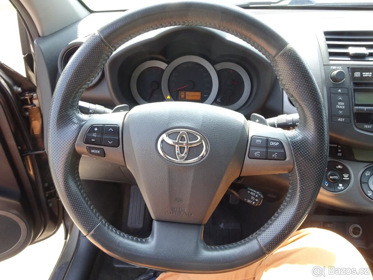 2011 Toyota RAV4 - 10