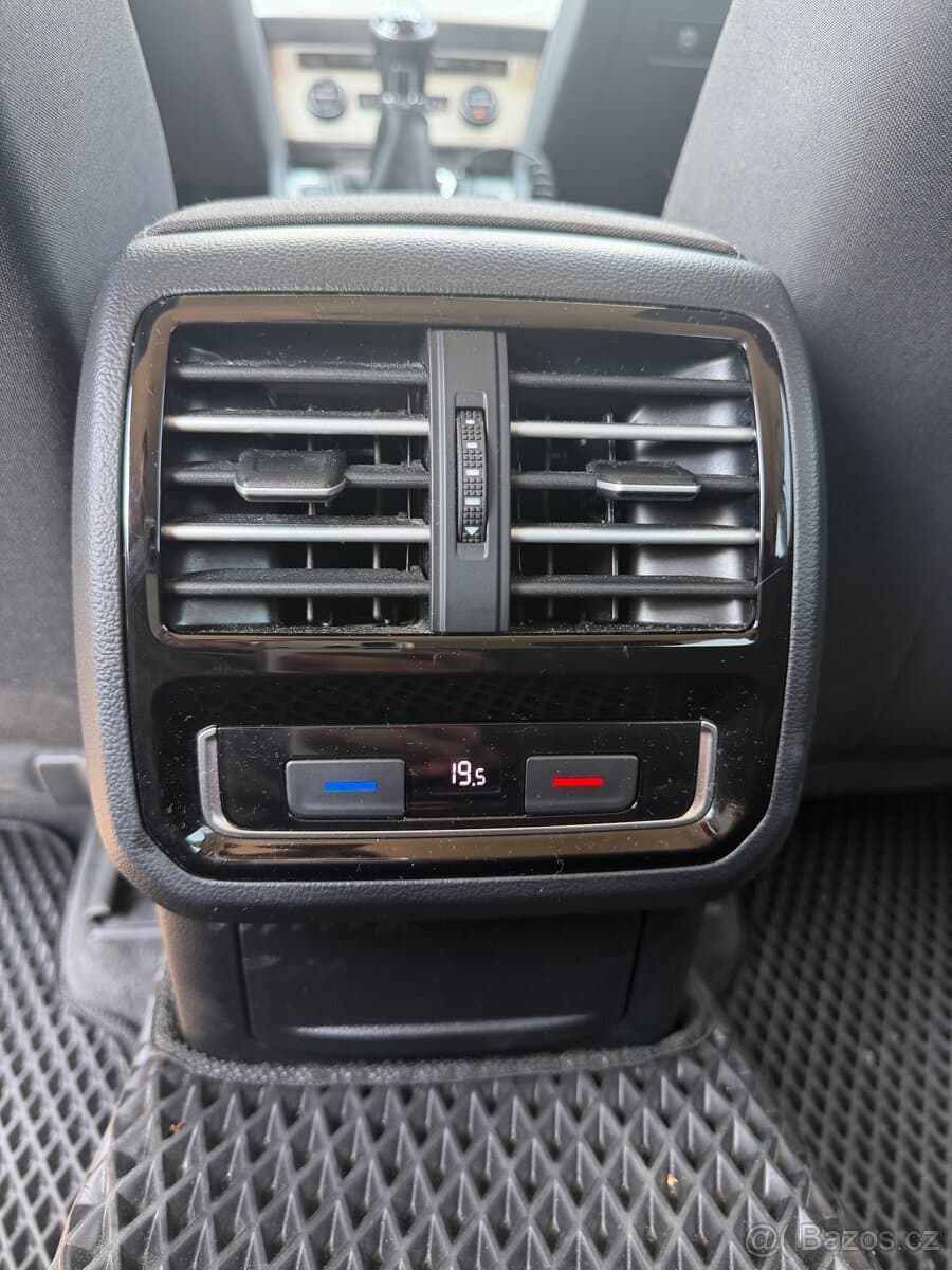 2015 Volkswagen PASSAT - 10