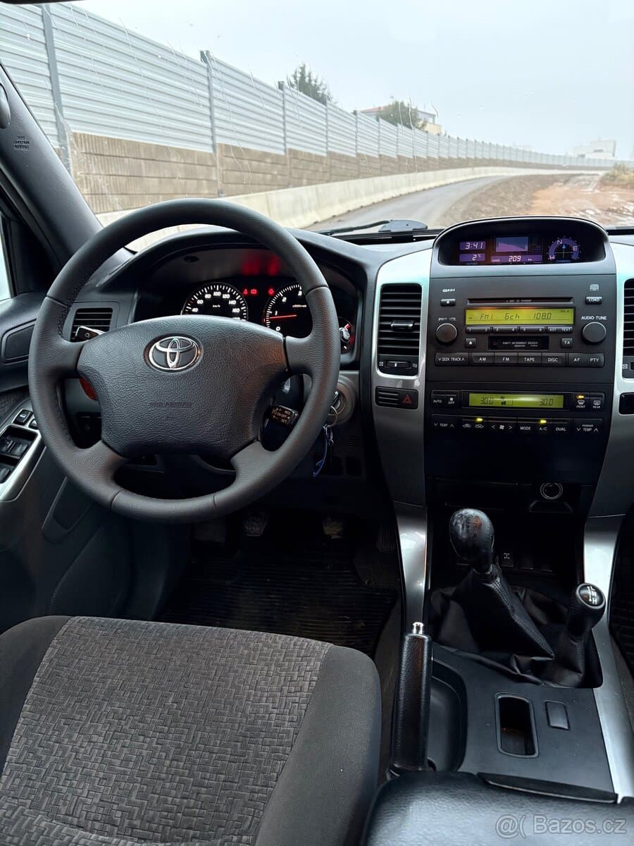2004 Toyota LAND CRUISER - 10