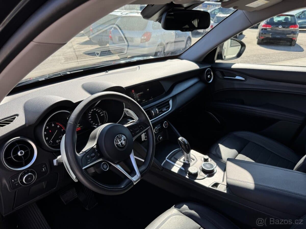 2018 Alfa Romeo STELVIO - 10