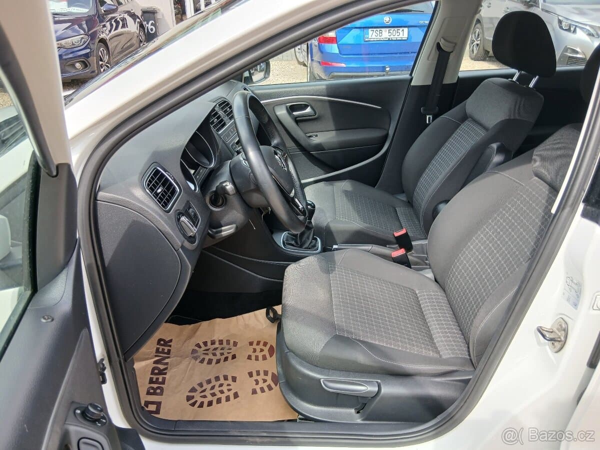 2015 Volkswagen POLO - 10