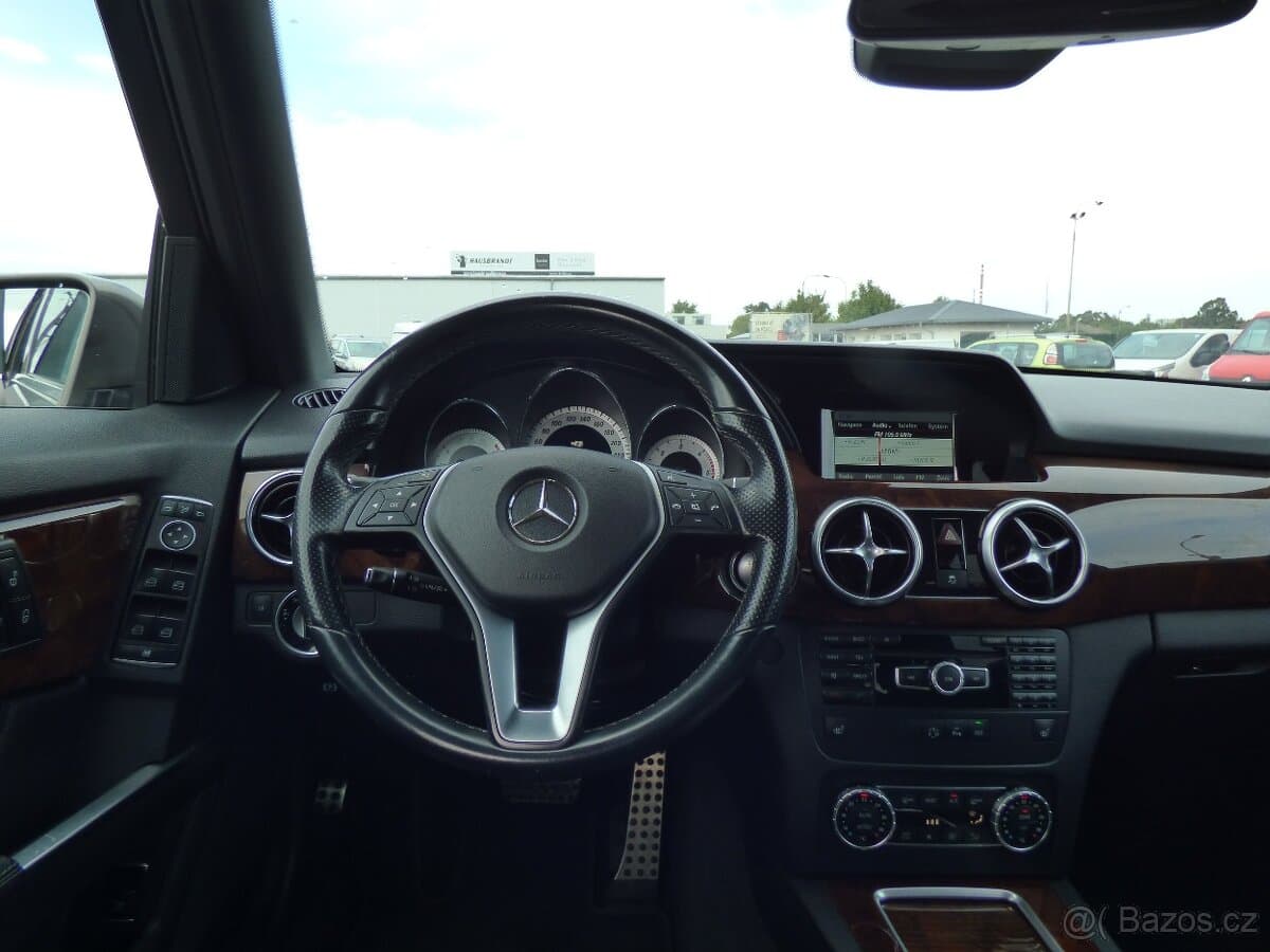 2015 Mercedes-Benz GLK - 10