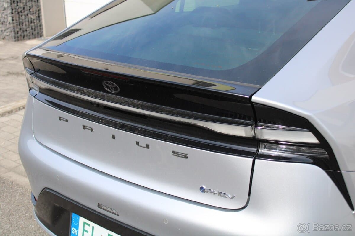 2023 Toyota PRIUS - 10