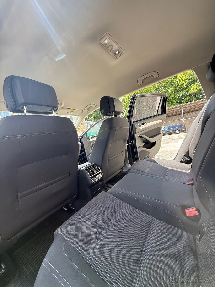 2018 Volkswagen PASSAT - 10