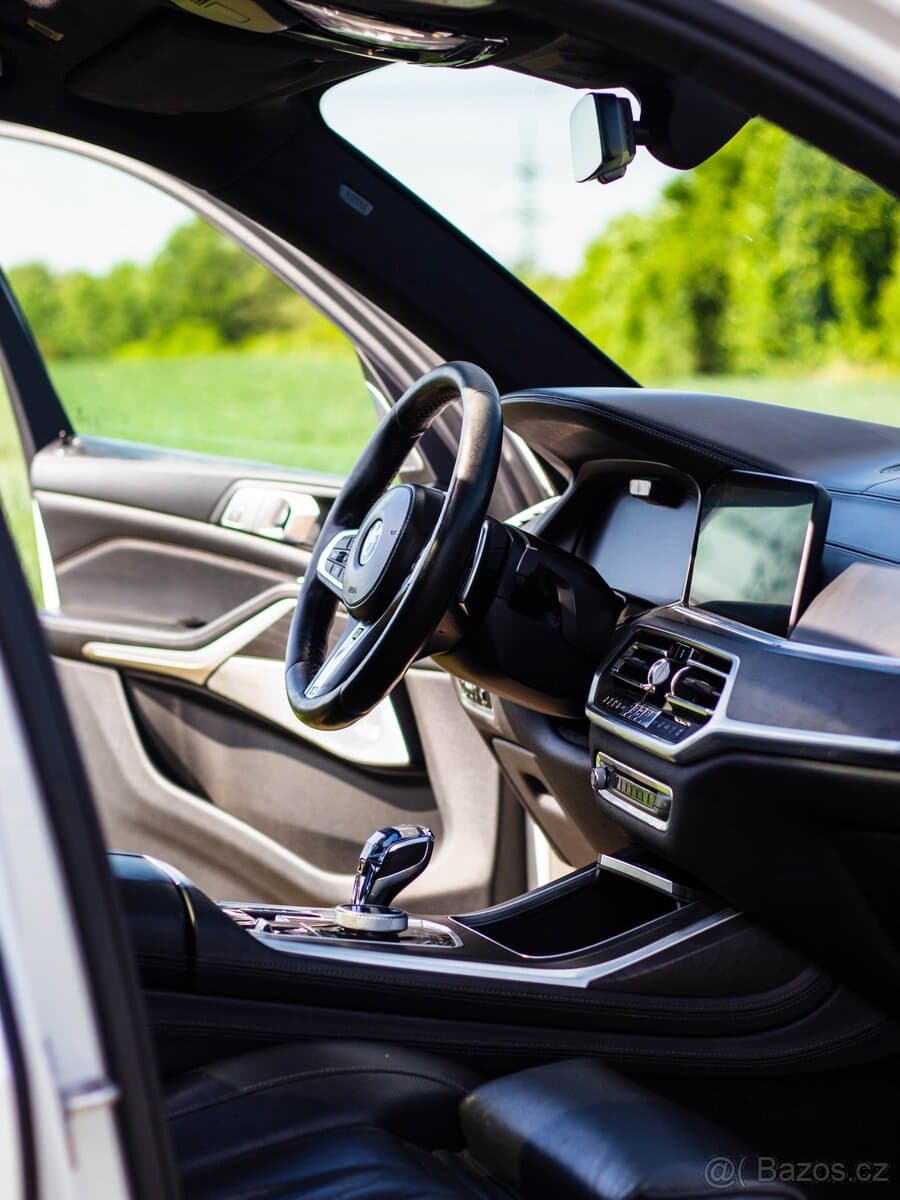 2020 BMW X7 - 10