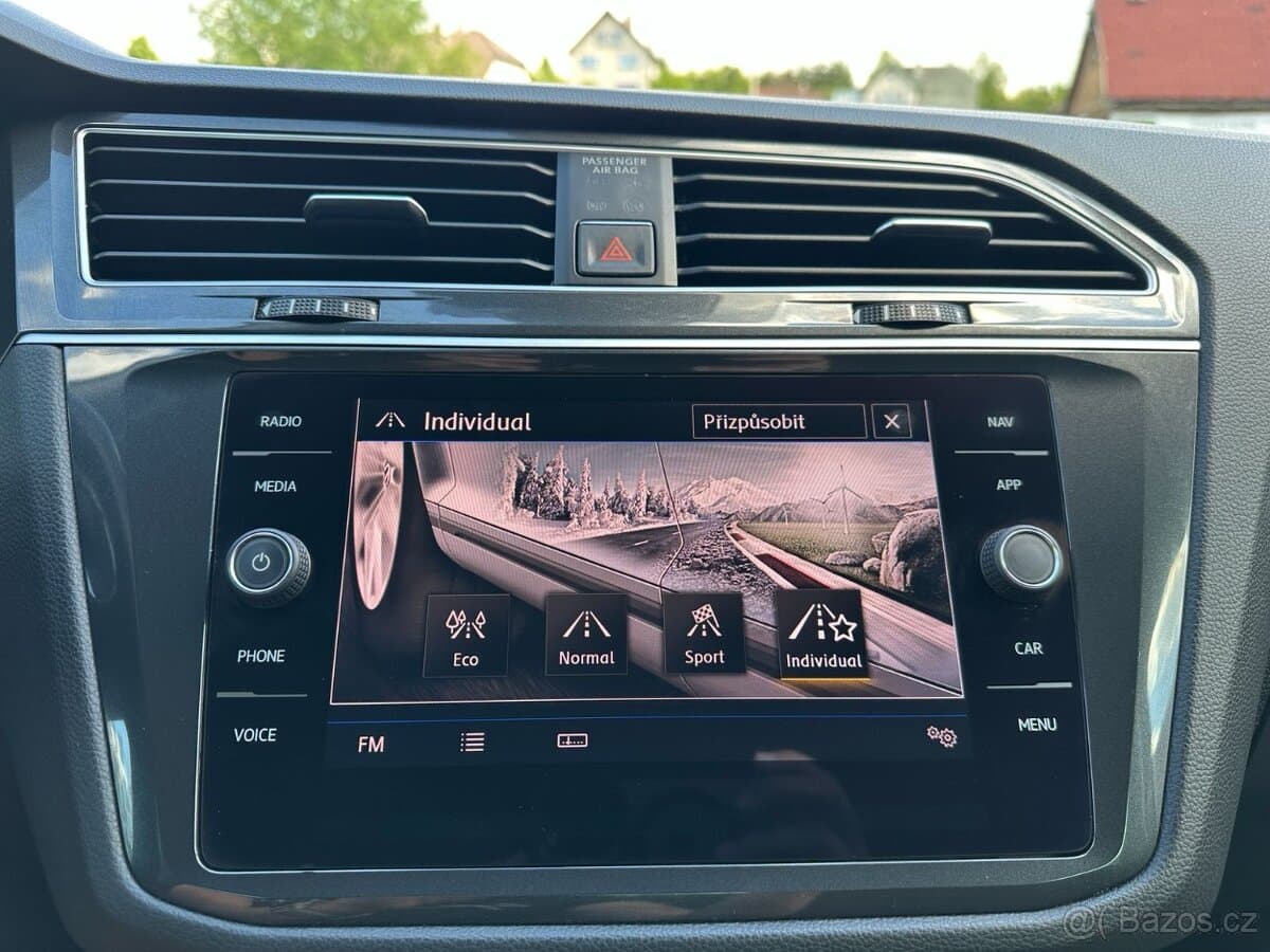 2017 Volkswagen TIGUAN - 10