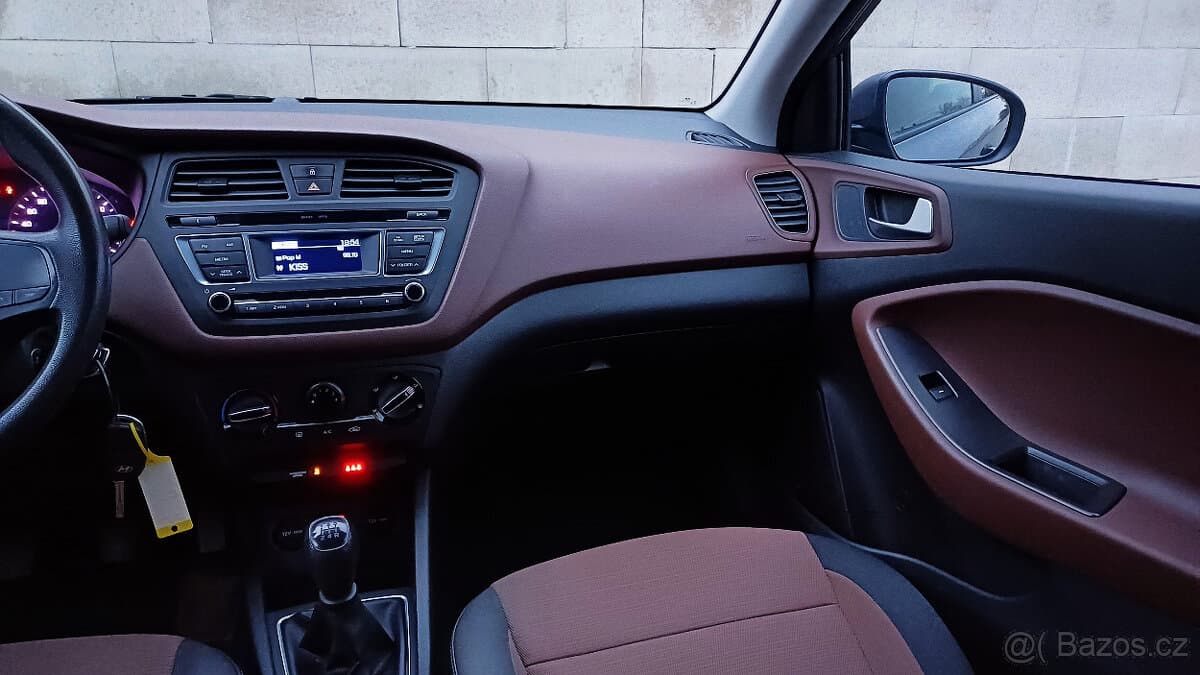 2015 Hyundai i20 - 10