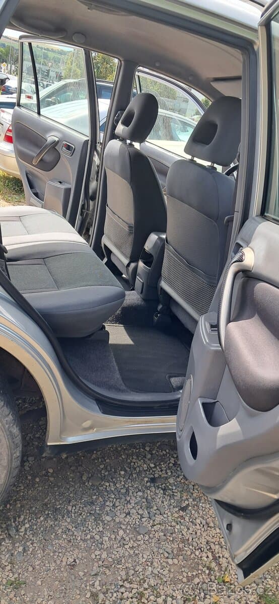 2002 Toyota RAV4 - 10