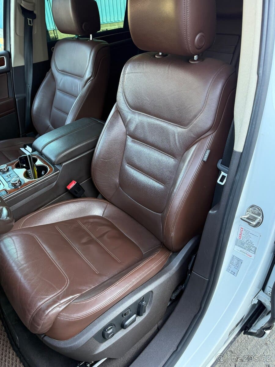 2012 Volkswagen TOUAREG - 10