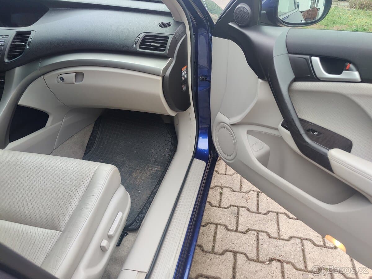 2010 Honda ACCORD - 10