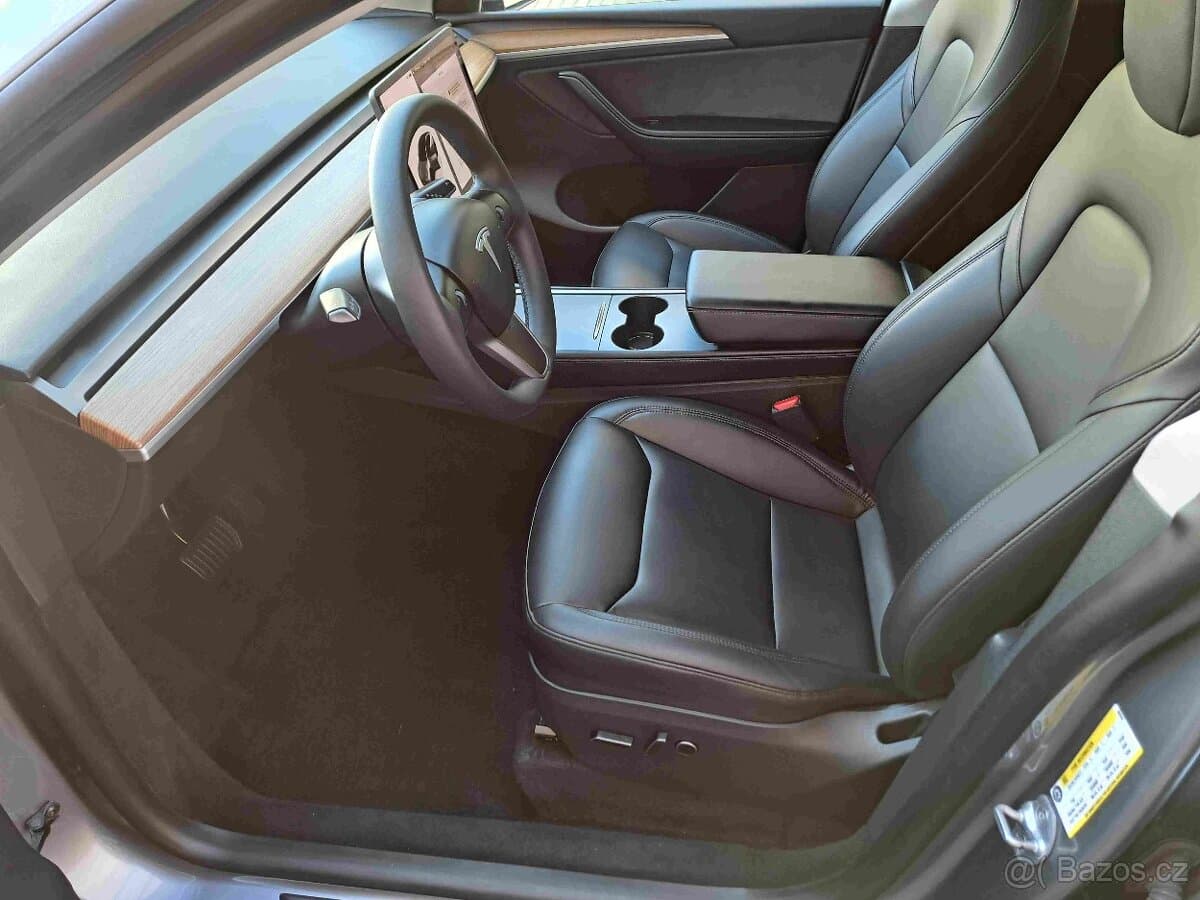 2024 Tesla MODEL Y - 10