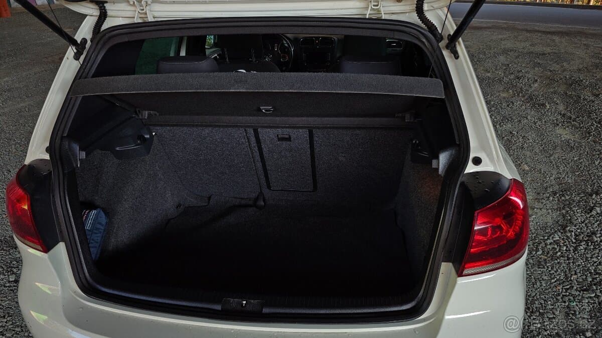 2011 Volkswagen GOLF - 10