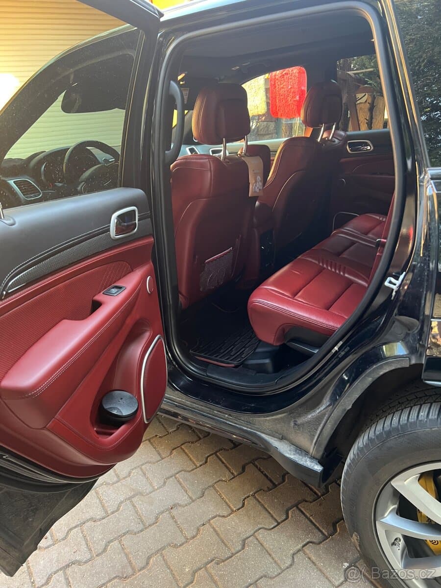 2018 Jeep CHEROKEE - 10