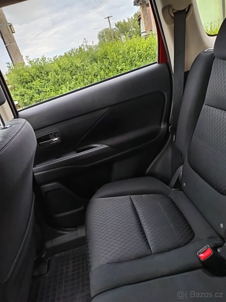 2014 Mitsubishi OUTLANDER - 10