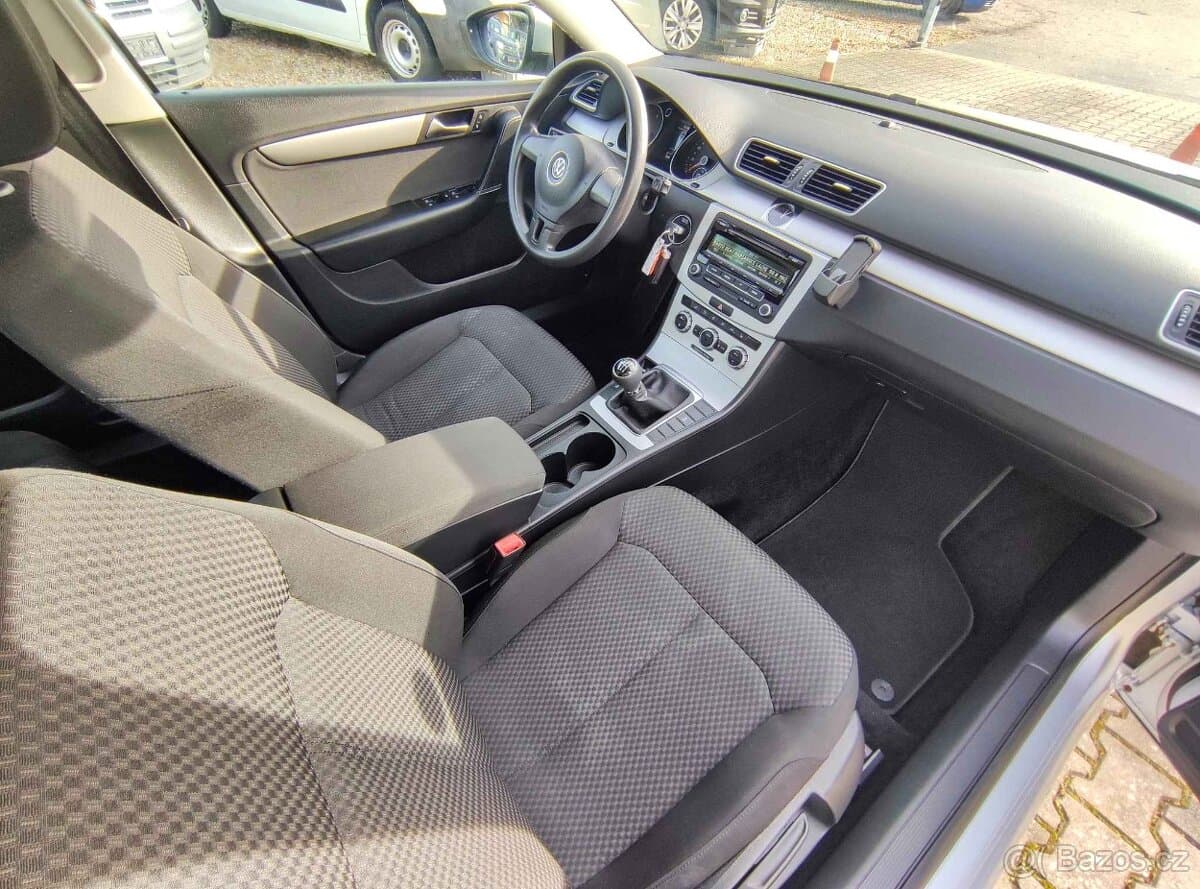 2012 Volkswagen PASSAT - 10