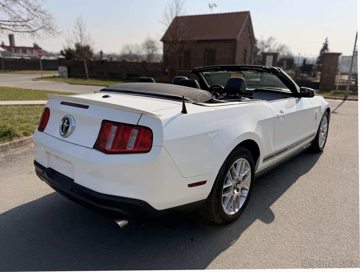 2012 Ford MUSTANG - 10