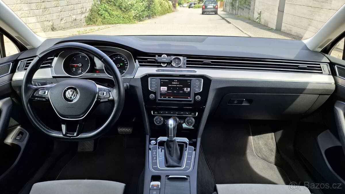 2016 Volkswagen PASSAT - 10