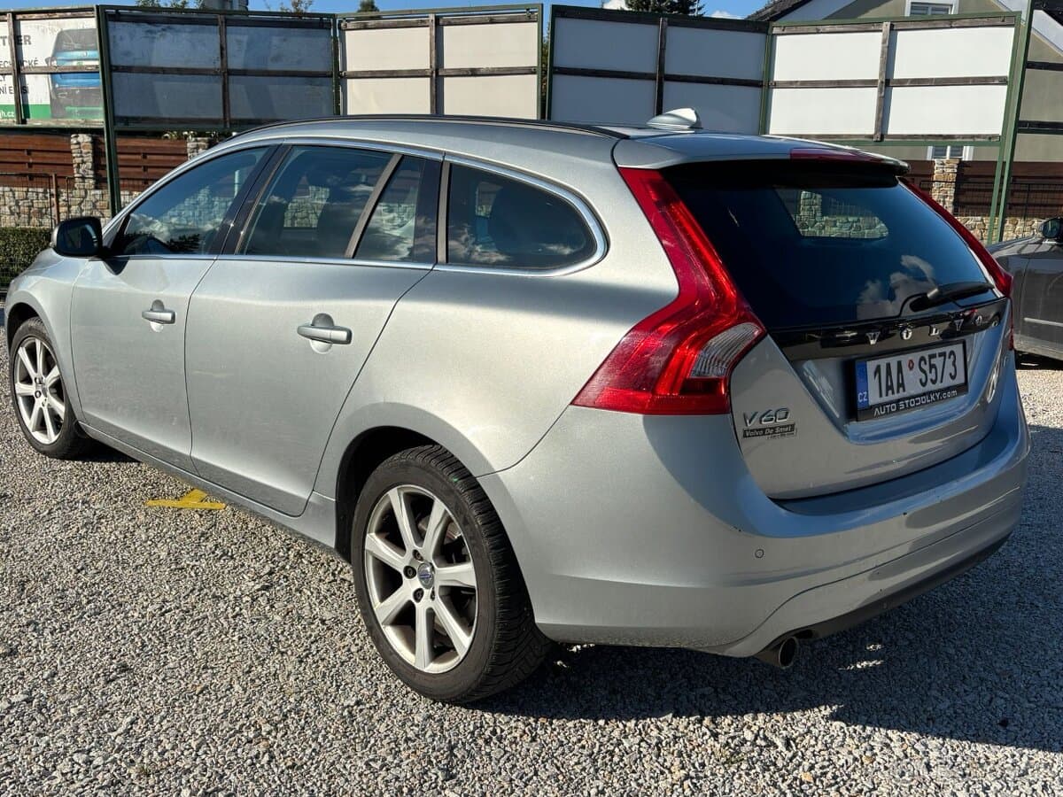 2017 Volvo V60 - 10