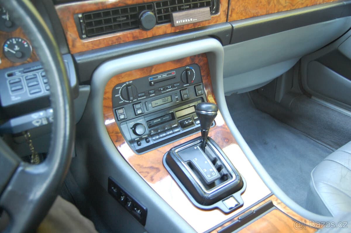1990 Jaguar XJ - 10