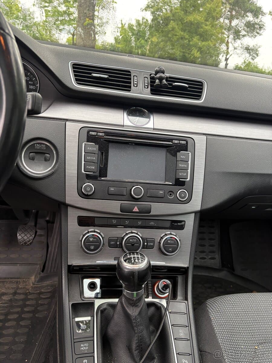Volkswagen PASSAT - 10