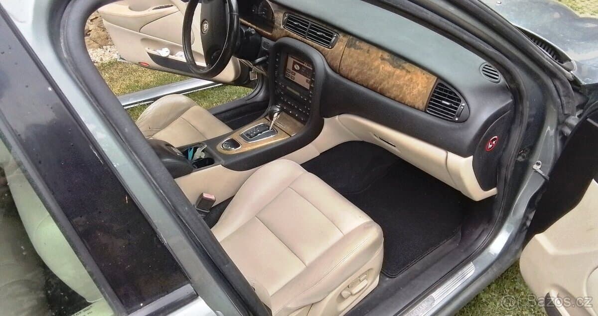 2002 Jaguar S-TYPE - 10