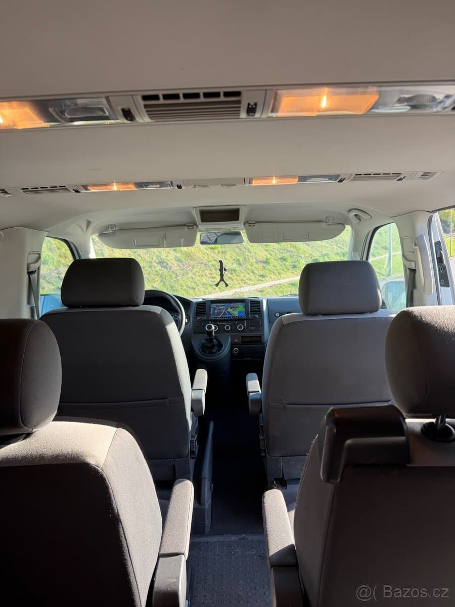 2010 Volkswagen MULTIVAN - 10