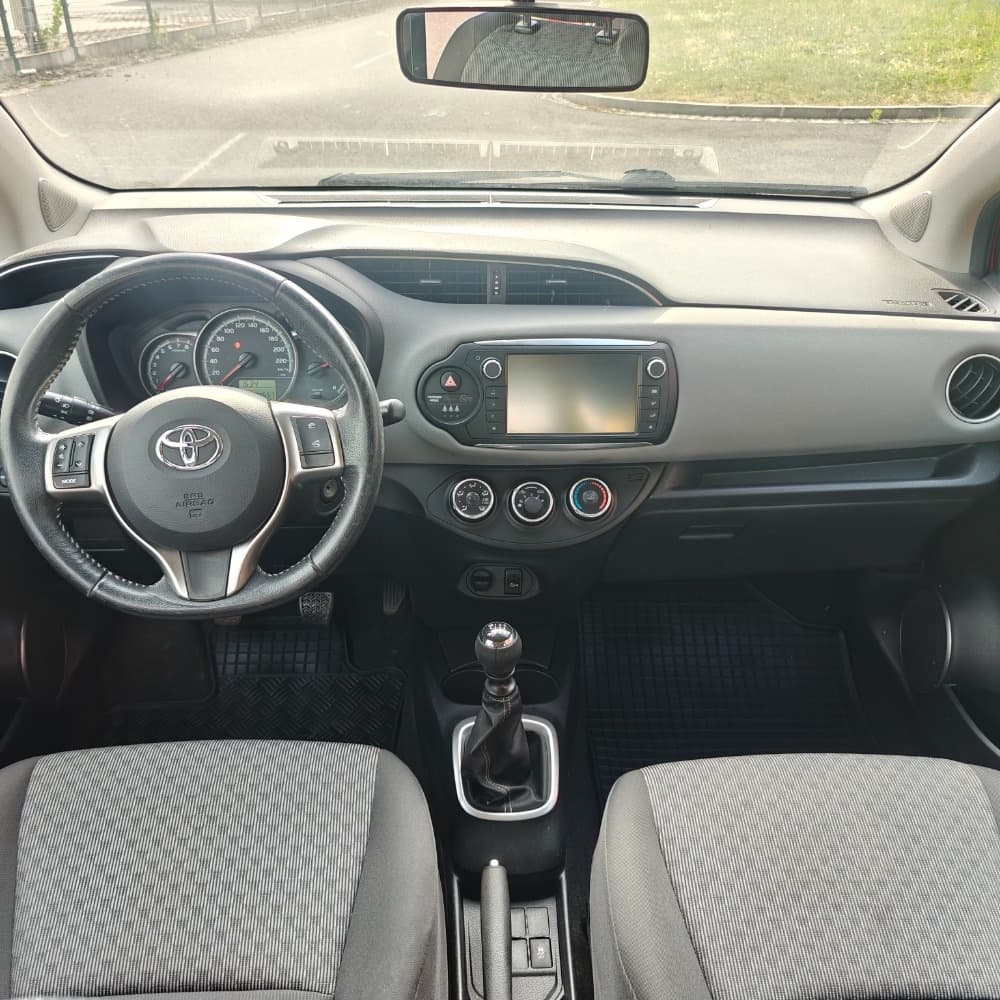 2015 Toyota YARIS - 10