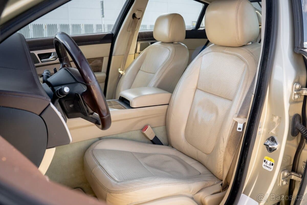 2008 Jaguar XF - 10