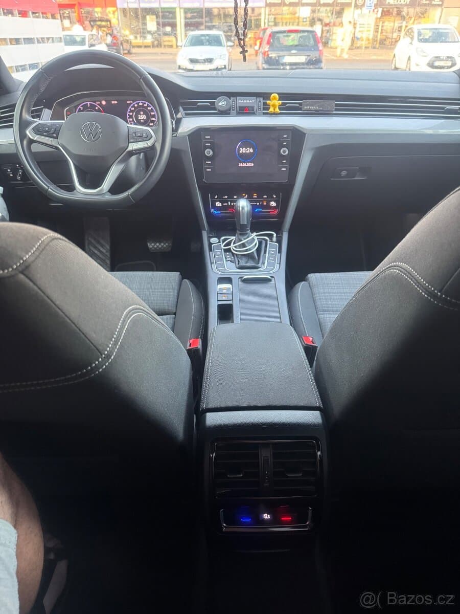 2021 Volkswagen PASSAT - 10