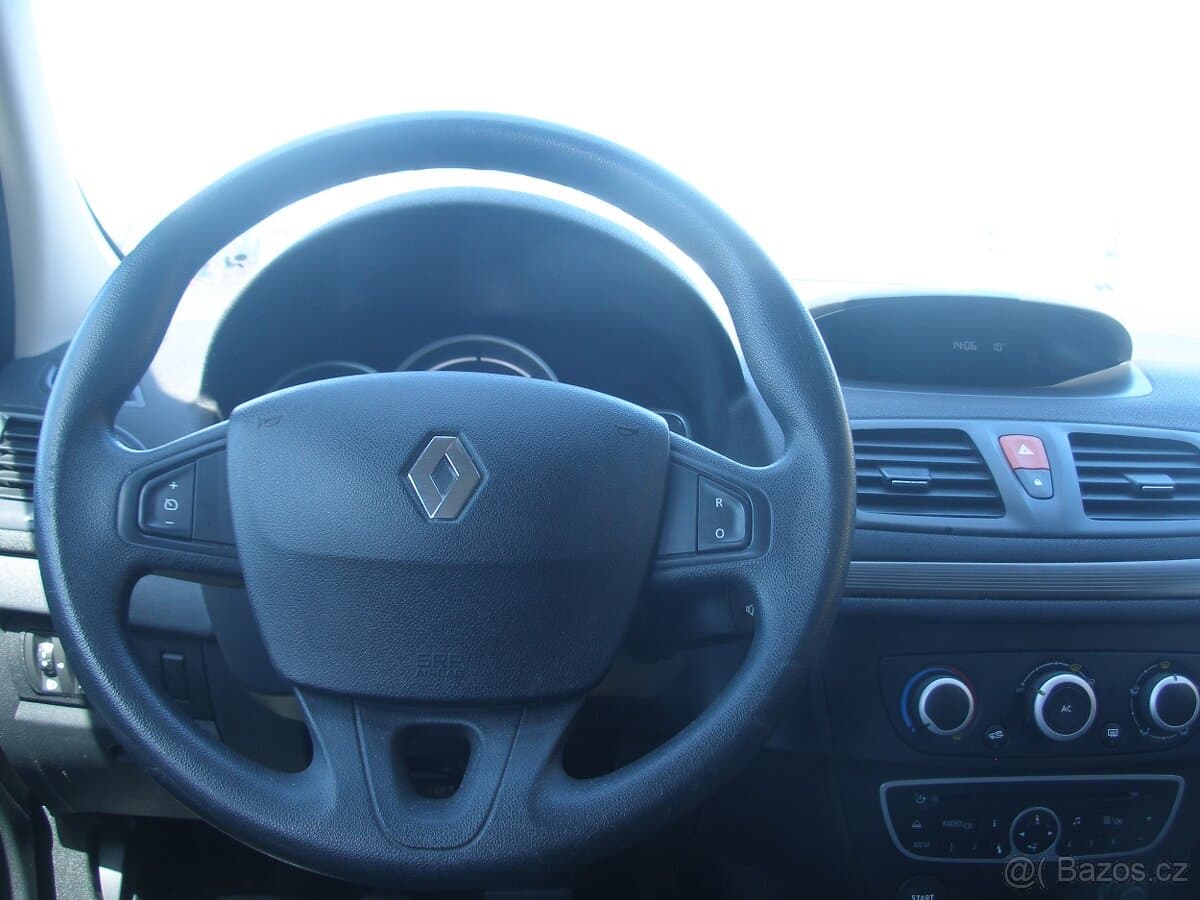 Renault MEGANE - 10