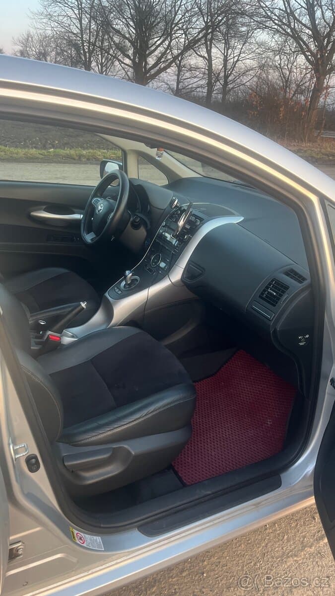 2010 Toyota AURIS - 10