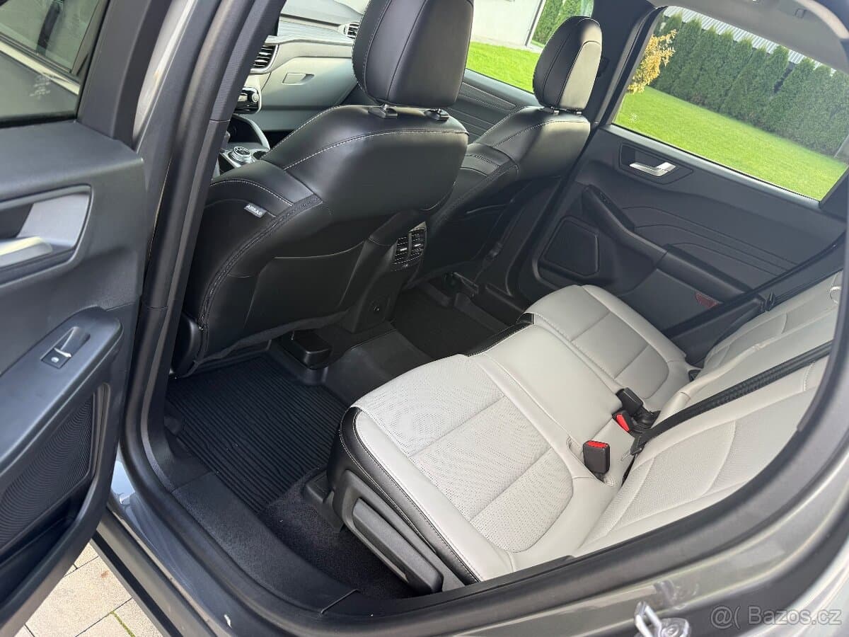 2023 Ford KUGA - 10