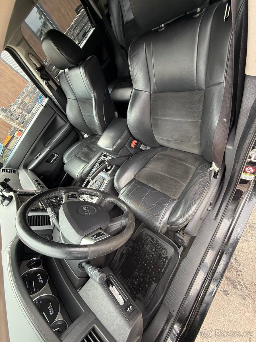 2010 Jeep CHEROKEE - 10