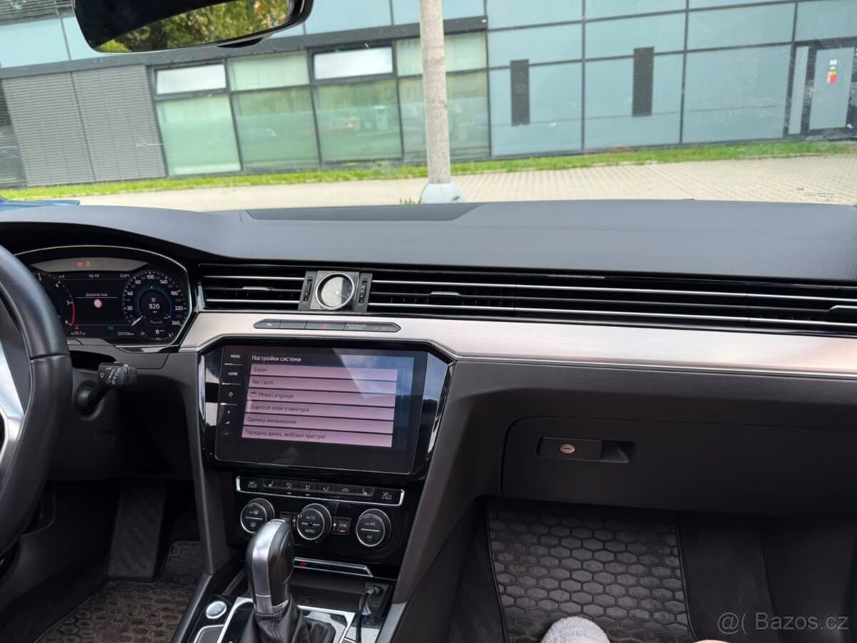 2019 Volkswagen PASSAT - 10